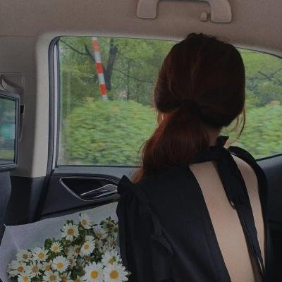 她比烟花寂寞
